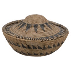 Tutsi covered basket in raffia basketry - Rwanda - first half 20th century