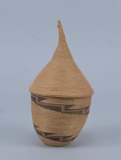 Tutsi "agaseke" covered basket with geometric decoration - Rwanda
