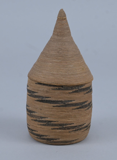 Tutsi "agaseke" covered basket with linear decoration - Rwanda - early 20th C.