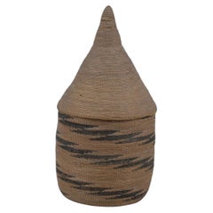 Tutsi "agaseke" covered basket with linear decoration - Rwanda - early 20th C.