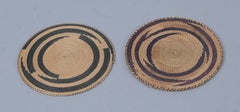 Paire de plateaux décoratifs tissés « agakoko » tutsis – Rwanda – première moitié du XXe siècle.