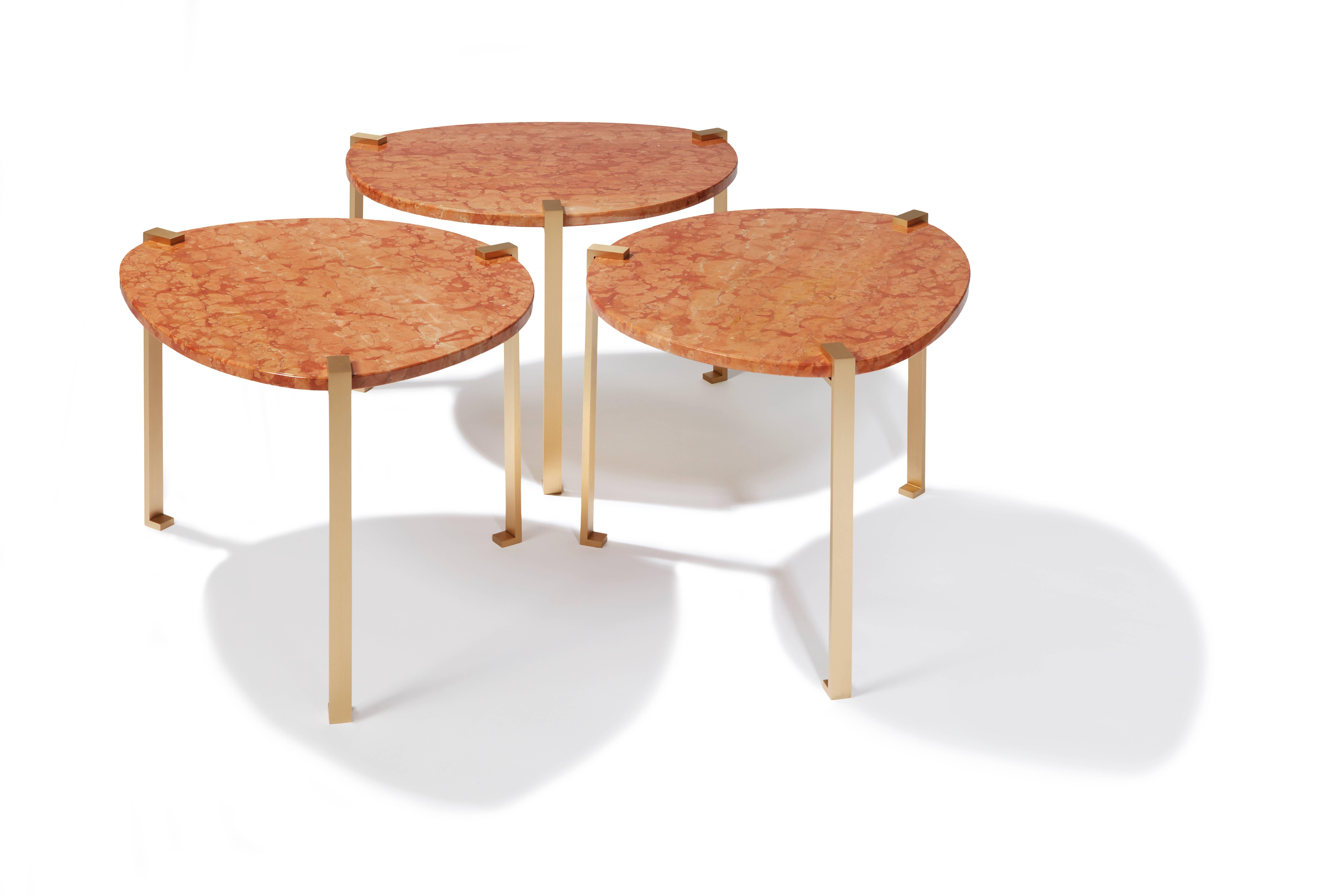 Brossé Table d'appoint en marbre Verone avec pieds en laiton par Hervé Langlais France en vente