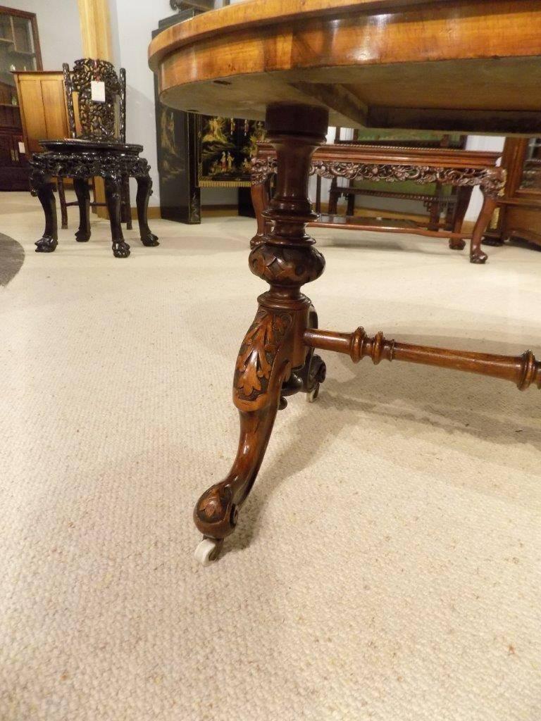 Mid-19th Century Beautiful Burr Walnut Victorian Period Oval Antique Coffee Table