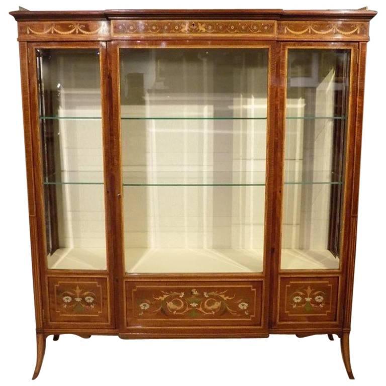 Stunning Fiddleback Mahogany Edwards & Roberts Antique Display/China Cabinet For Sale