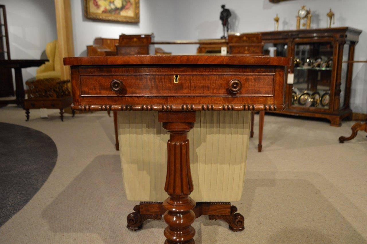 Superb Flame Mahogany Regency/William IV Period Antique Work Table In Excellent Condition For Sale In Darwen, GB