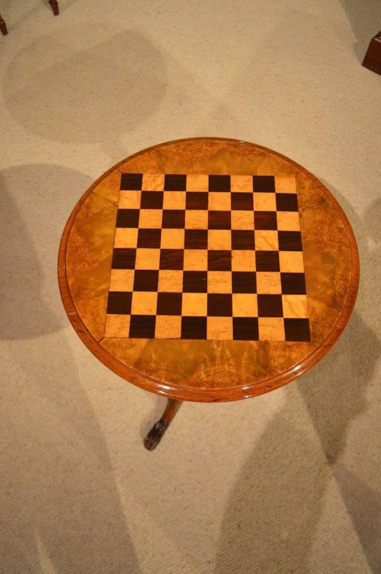 A Burr Walnut Victorian Period Antique Chess Table In Excellent Condition In Darwen, GB