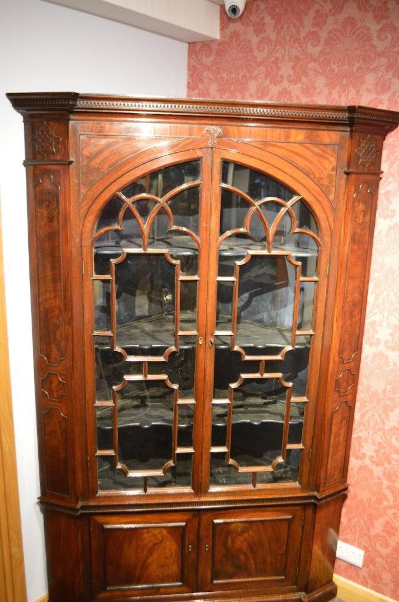 Mahogany George III Period Chippendale Inspired Double Corner Cabinet In Excellent Condition In Darwen, GB