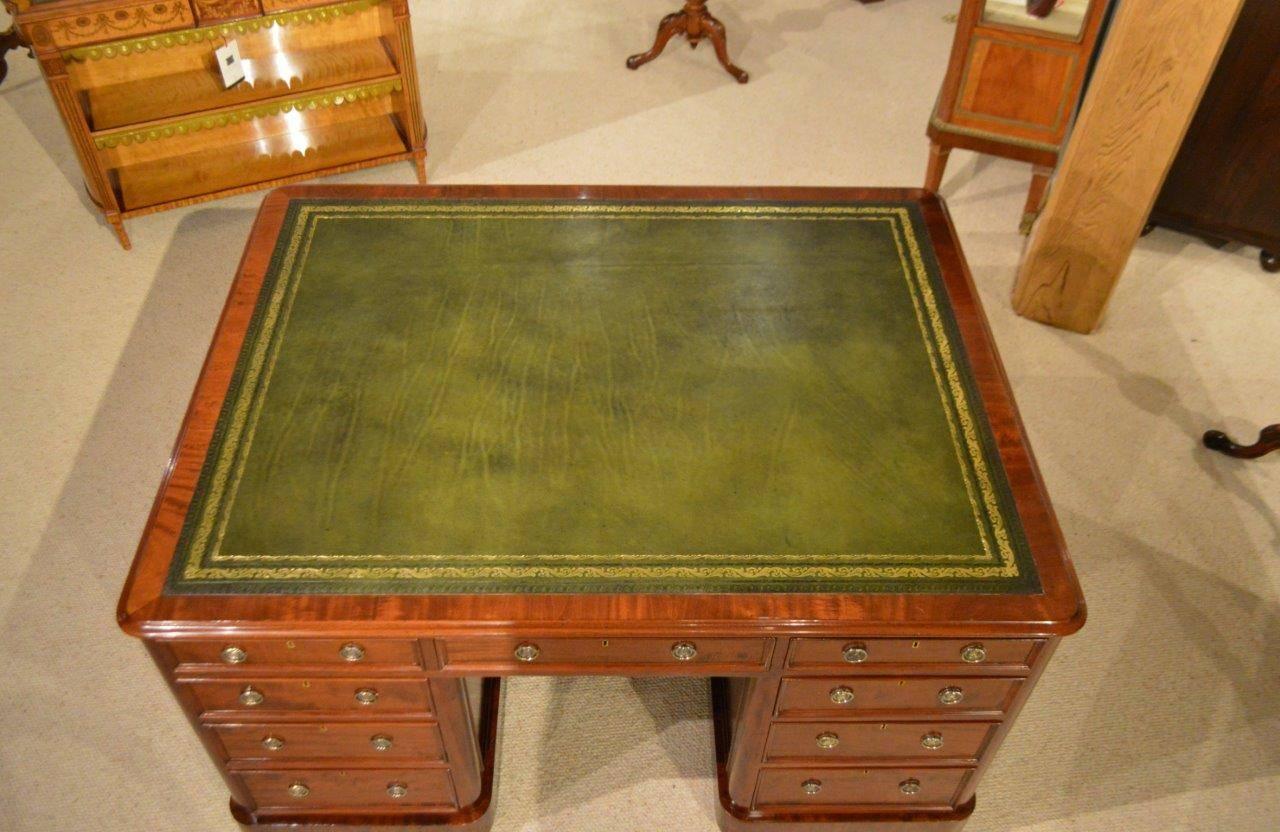 Beautiful Mahogany Victorian Period Antique Partners Desk 4