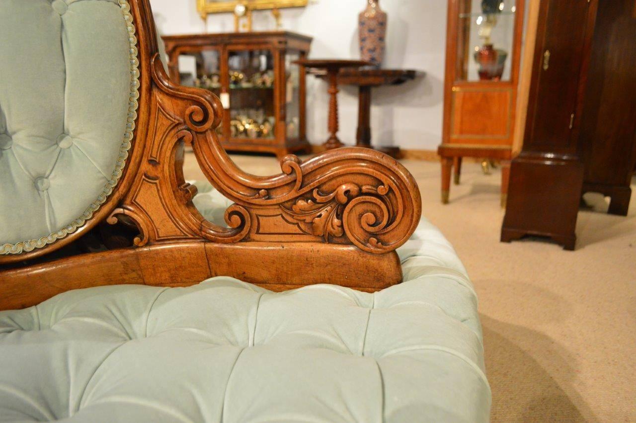 Rare & Stunning Victorian Period walnut antique conversation settee. The upper section with four deep buttoned oval padded back rests, surmounted by a turned walnut finial and with finely carved floral detail to the frame. The lower seat section