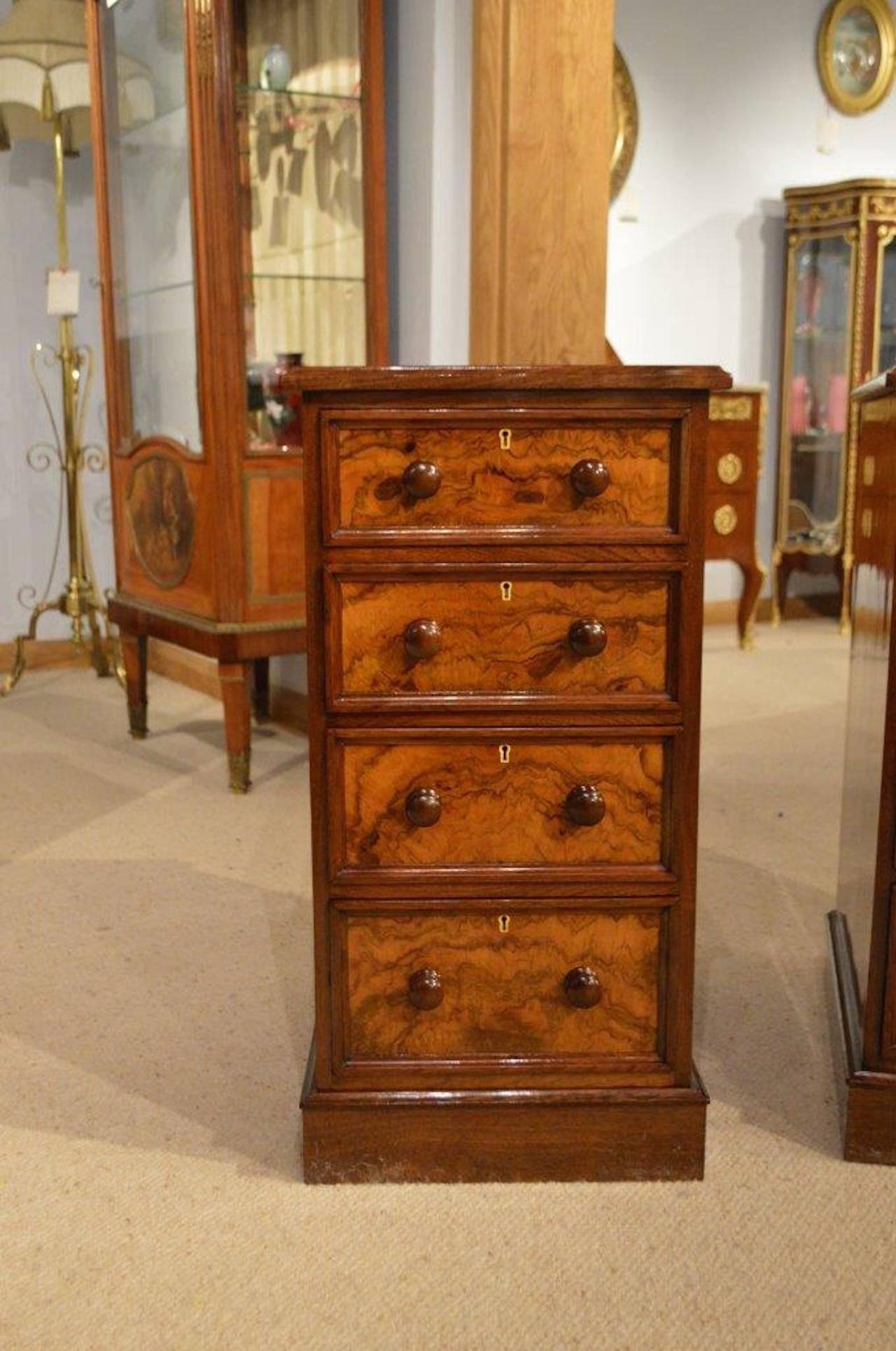 A fine quality pair of burr walnut Victorian period antique bedside chests (adapted). The rectangular tops veneered in beautifully figured burr walnut with a walnut moulded edge, above an arrangement of four graduating mahogany lined drawers. Each