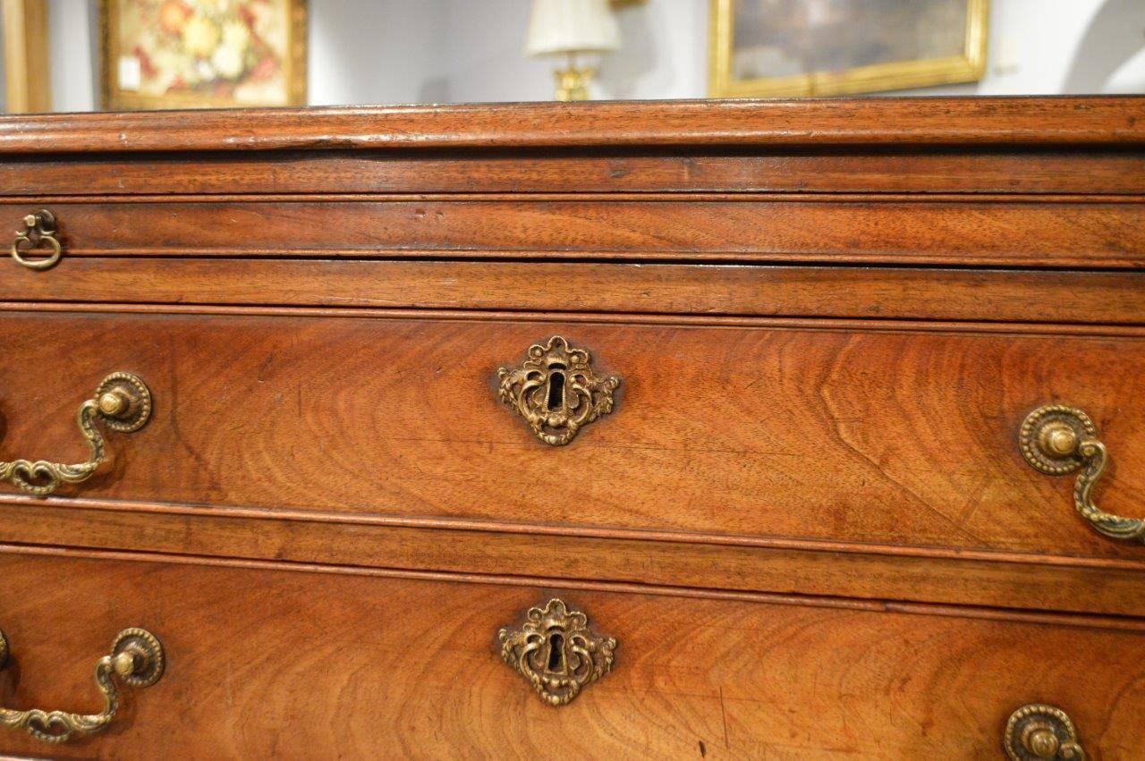 Mahogany George III Period Antique Chest of Drawers with Brushing Slide 3
