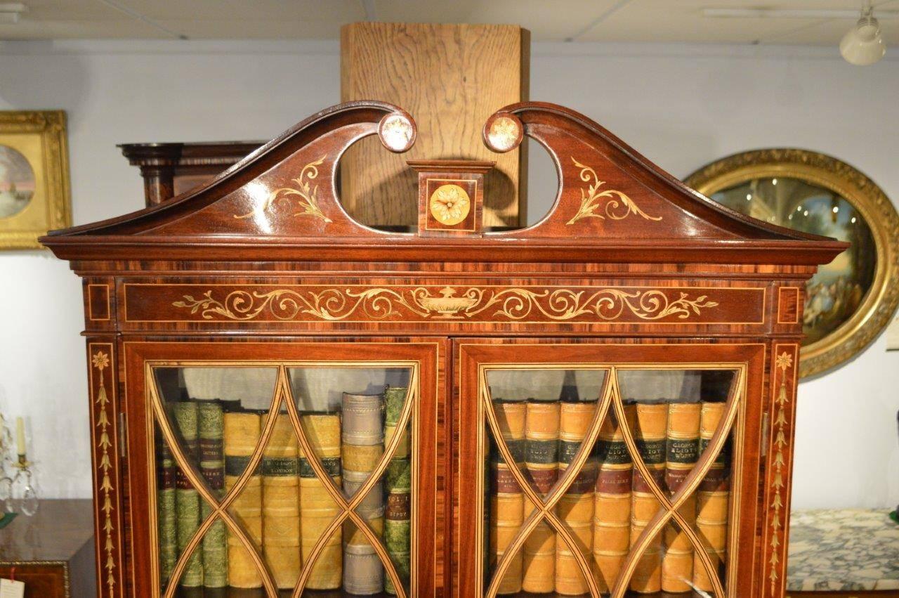 Stunning Quality Mahogany Late Victorian Period Bookcase by Edwards & Roberts In Excellent Condition In Darwen, GB