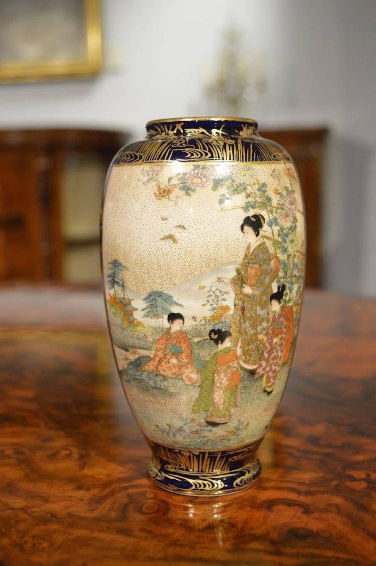 Good Pair of Japanese Meiji Period Satsuma Vases 2