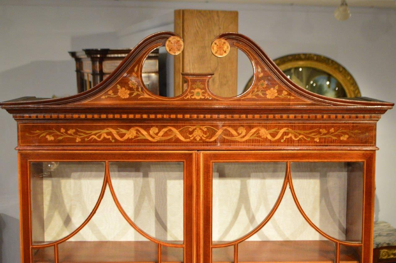 Edwardian Period Mahogany Inlaid Cabinet on Stand by Edwards & Roberts In Excellent Condition In Darwen, GB