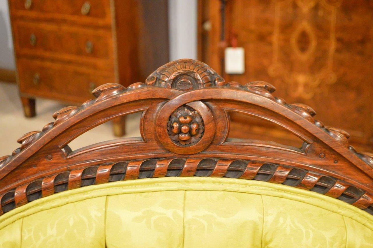 Superb Quality Carved Walnut Victorian Period Antique Sofa/Chaise In Excellent Condition In Darwen, GB