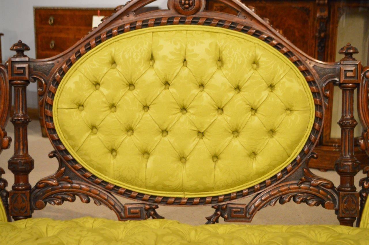 Mid-19th Century Superb Quality Carved Walnut Victorian Period Antique Sofa/Chaise