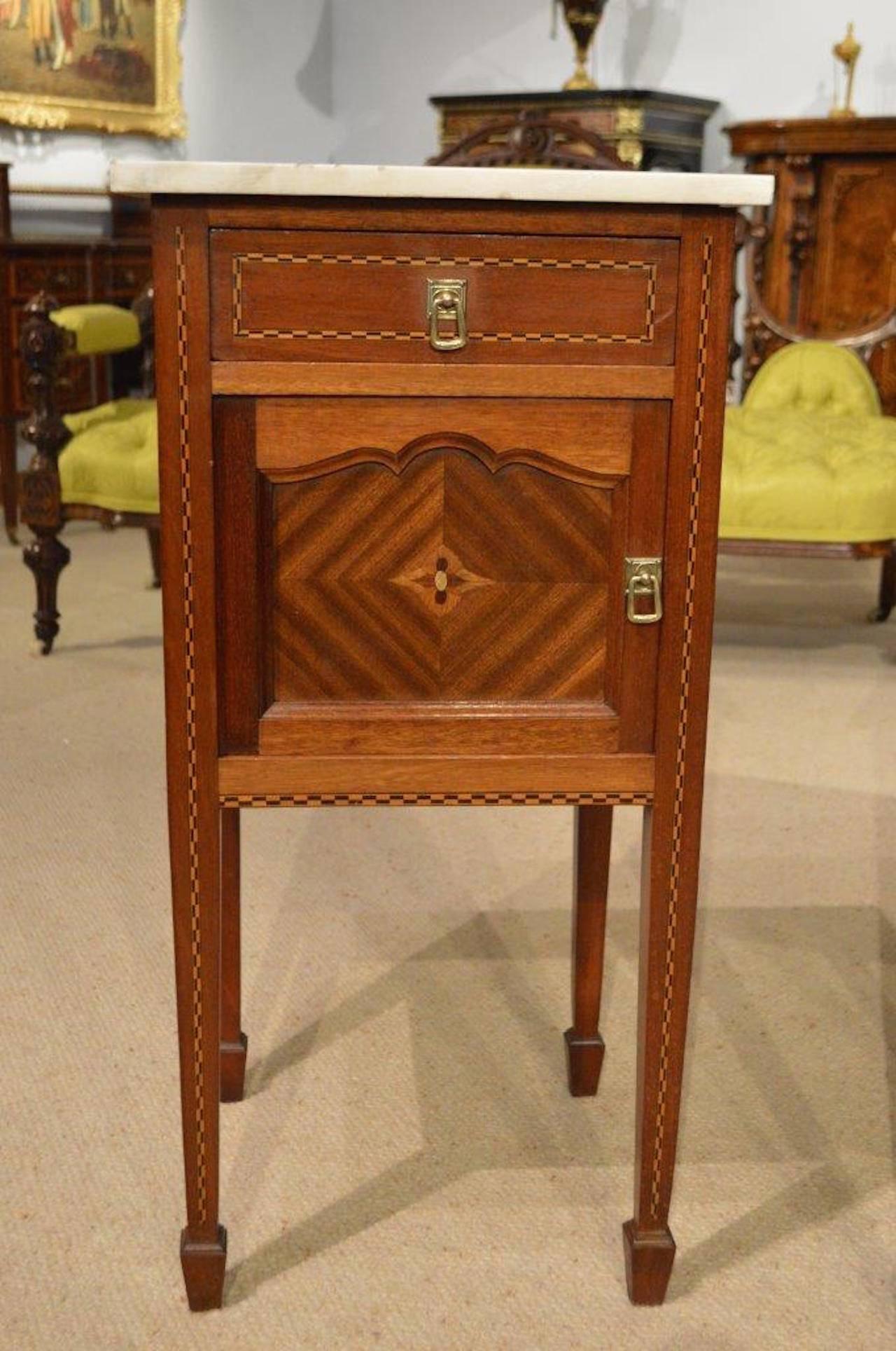 Good Pair of Mahogany Inlaid French Antique Bedside Cabinets 4