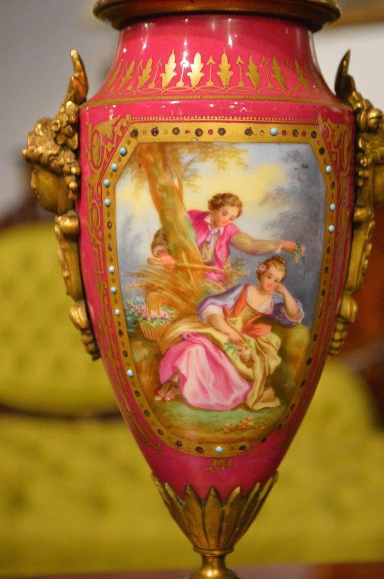 Pair of Sèvres Style, Late 19th Century Pink Porcelain Urns For Sale 1