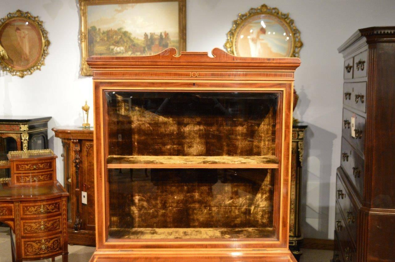 Fine Quality Pair of Fiddleback Mahogany Edwardian Period Inlaid Cabinets 4