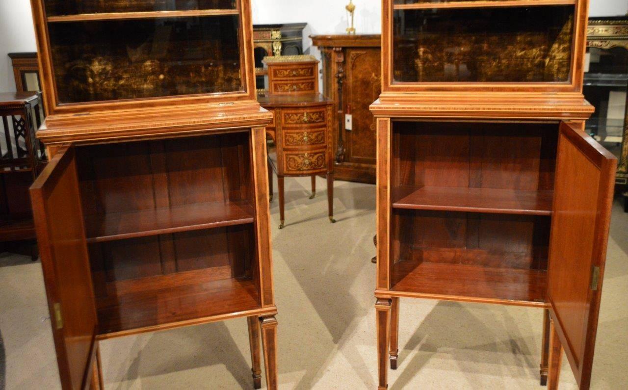 Fine Quality Pair of Fiddleback Mahogany Edwardian Period Inlaid Cabinets 5