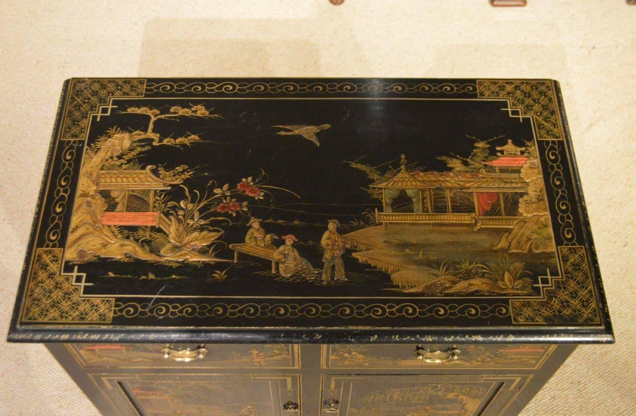 Fine Quality Chinoiserie Lacquered Edwardian Period Cupboard In Excellent Condition In Darwen, GB