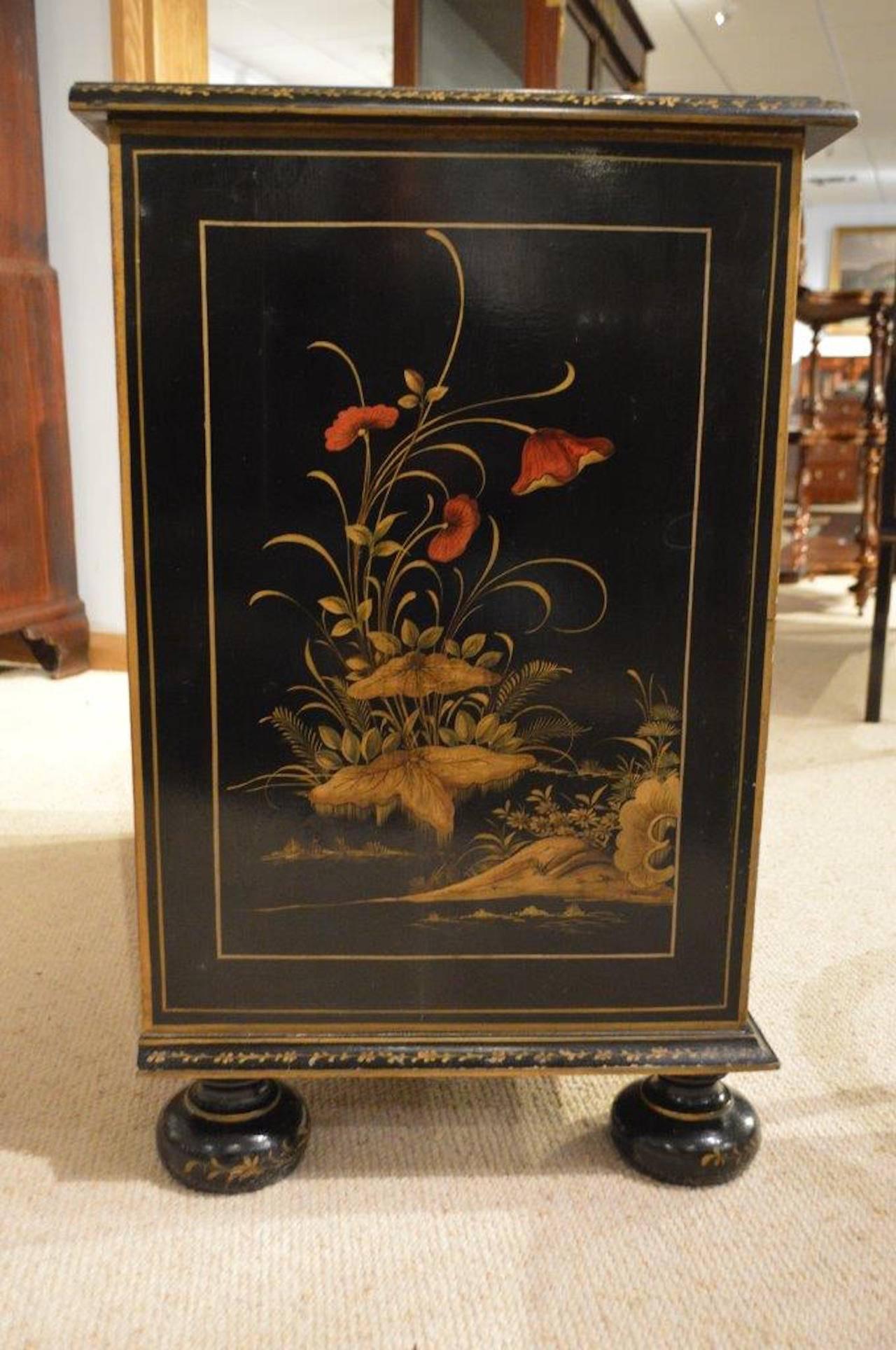 Fine Quality Chinoiserie Lacquered Edwardian Period Cupboard 2