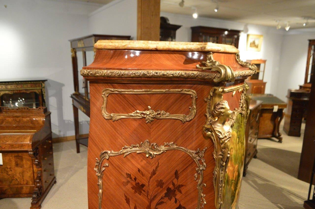 Early 20th Century Pair of Mahogany Ormolu-Mounted French Serpentine Cabinets with Vernis Martin For Sale