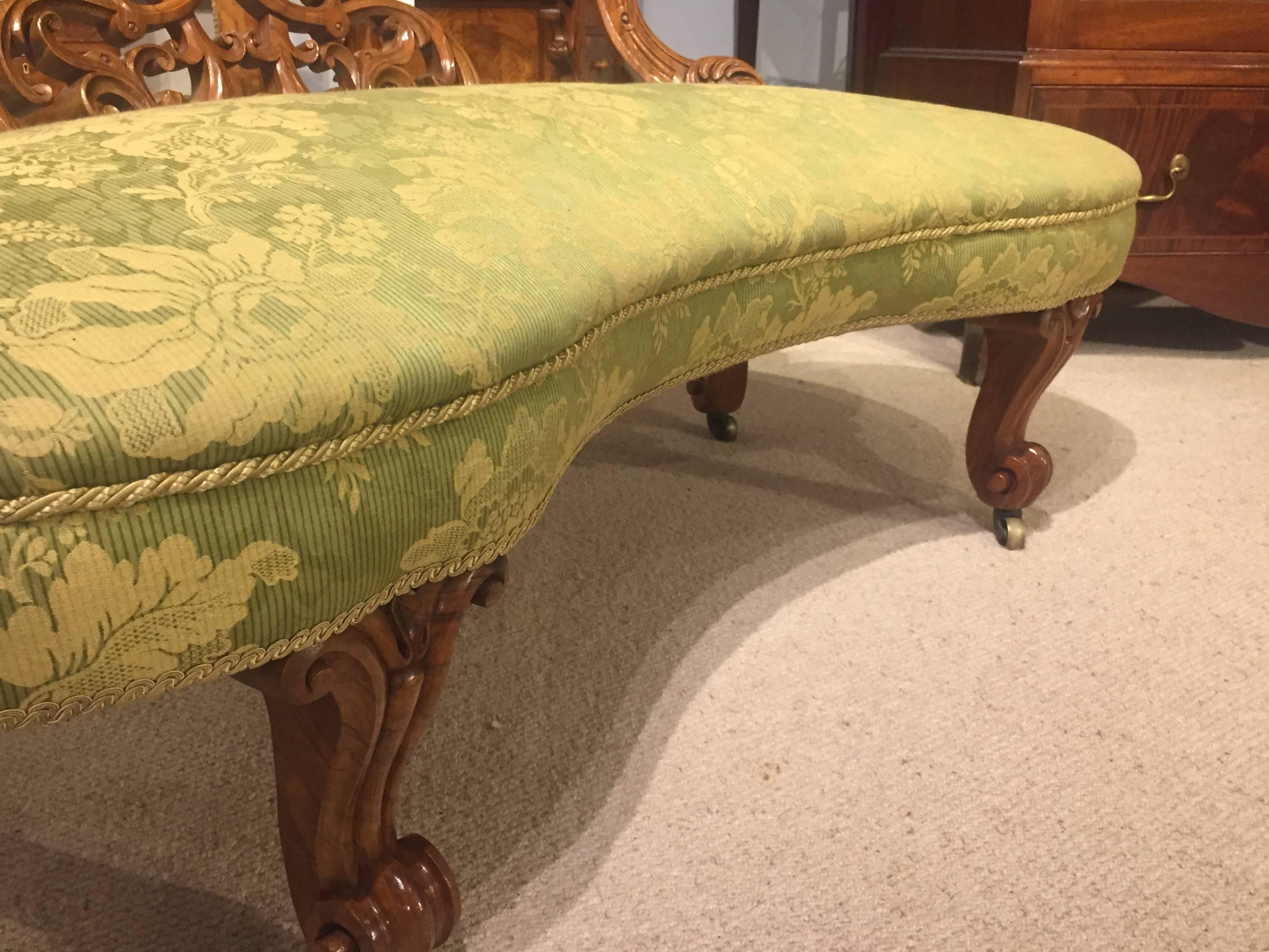 Beautiful Quality Carved Walnut Victorian Period Boudoir Sofa 2