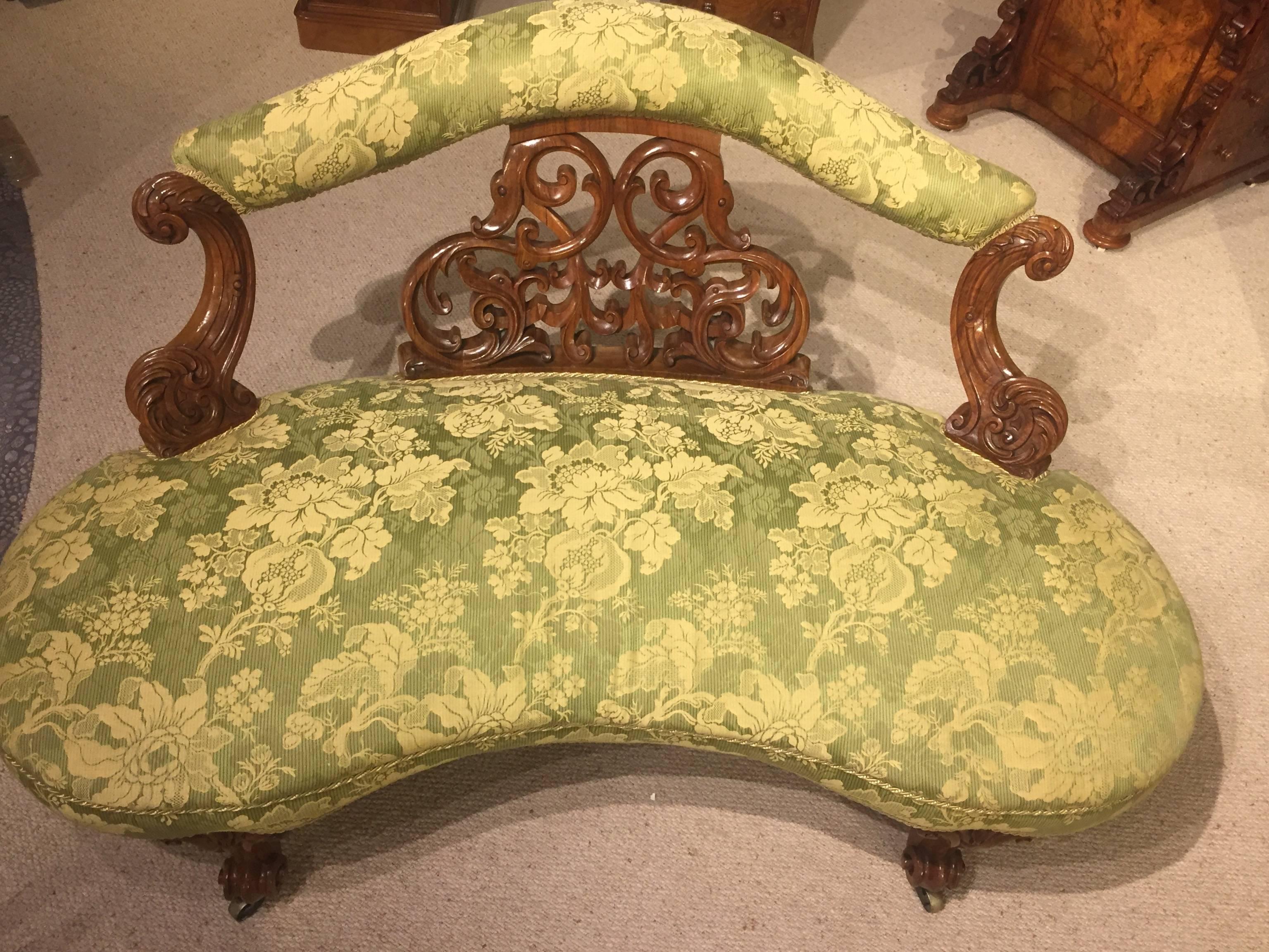 Beautiful Quality Carved Walnut Victorian Period Boudoir Sofa 3