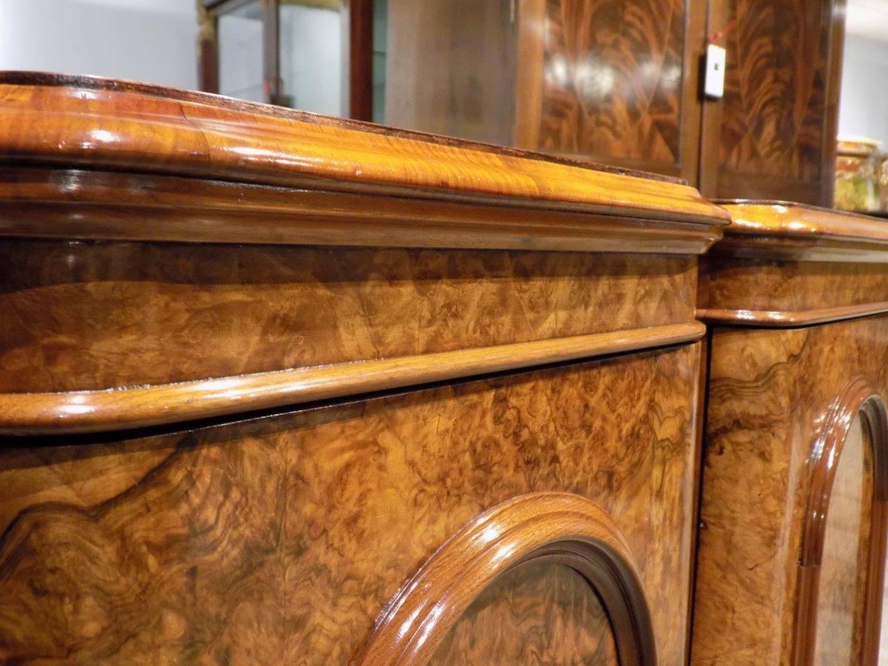 Pair of Burr Walnut Victorian Period Antique Bedside Cabinets In Excellent Condition In Darwen, GB