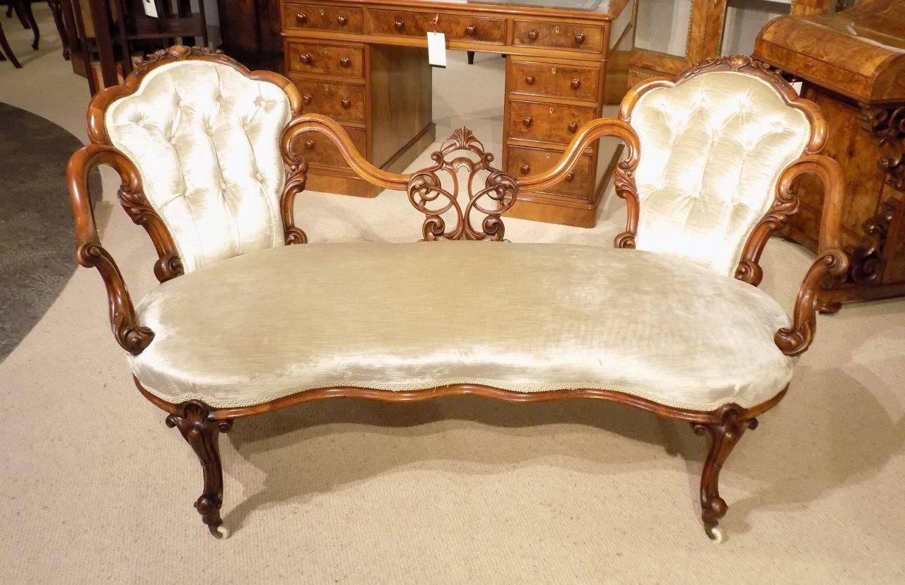 Mid-19th Century Fine Quality Walnut Victorian Period Double Spoon Back Antique Sofa