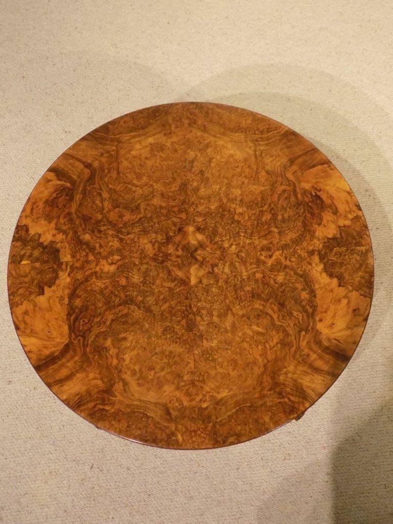 A burr walnut 1920s period circular antique coffee table. The circular top veneered in beautifully figured burr walnut and having a figured walnut frieze. Raised on four acanthus carved cabriole supports with a Braganza foot. English, circa