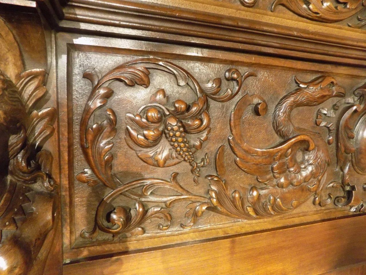 Finely Carved Italian Baroque Walnut Four Poster Single Bed In Excellent Condition In Darwen, GB