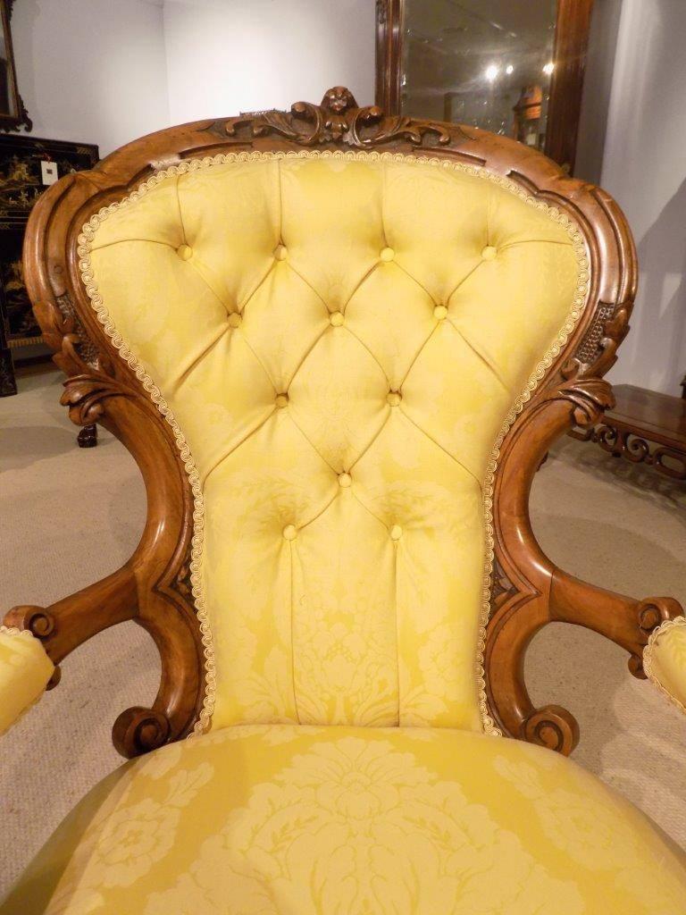 Good Carved Walnut Victorian Period Antique Armchair In Excellent Condition For Sale In Darwen, GB