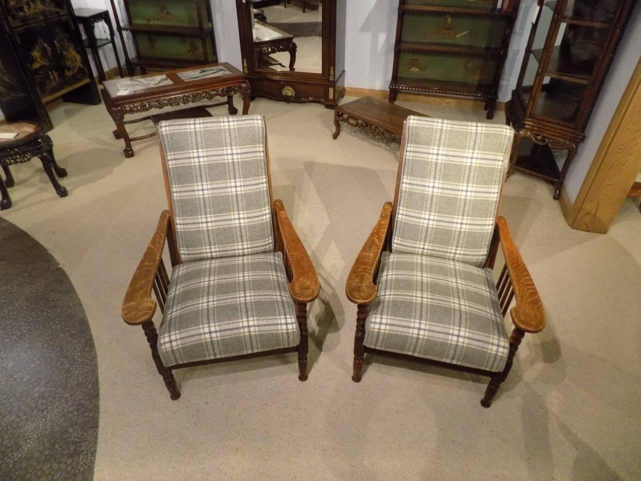Good Pair of Oak Arts & Crafts Period Reclining Armchairs 1
