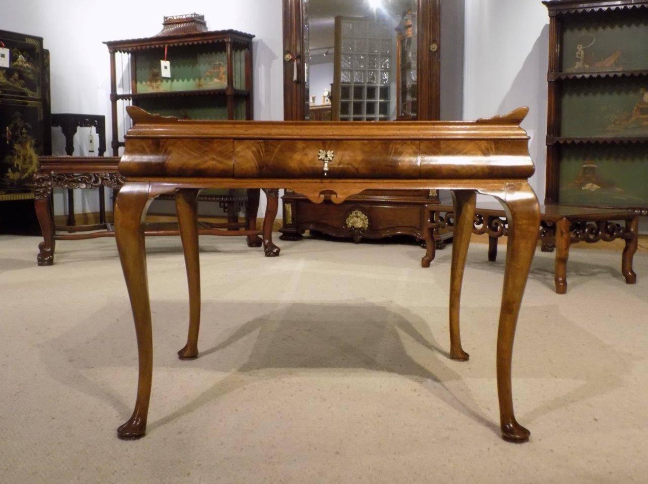 Early 20th Century Fine Quality Walnut Queen Anne Style Coffee Table