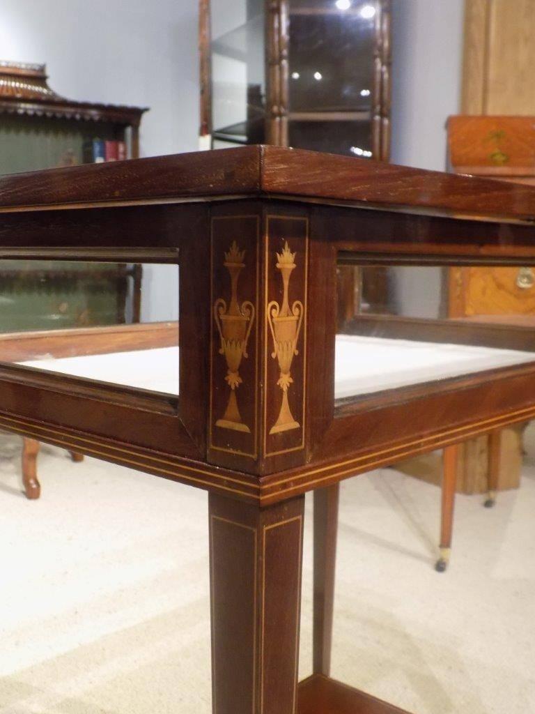 Early 20th Century Beautiful Mahogany Inlaid Edwardian Period Bijouterie Cabinet