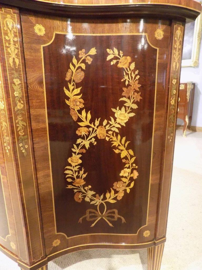 Edwardian Stunning Quality Marquetry Inlaid Edwards & Roberts Serpentine Side Cabinet