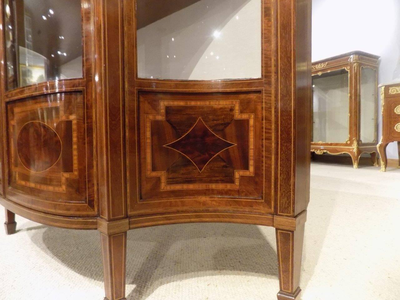 Fine Quality Small Mahogany Inlaid Edwardian Serpentine Display Cabinet 2