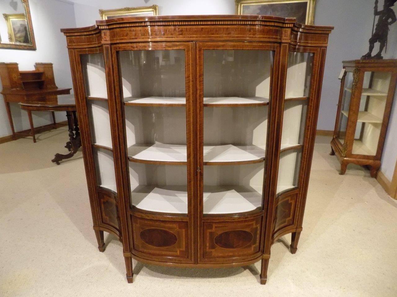 Fine Quality Small Mahogany Inlaid Edwardian Serpentine Display Cabinet 1