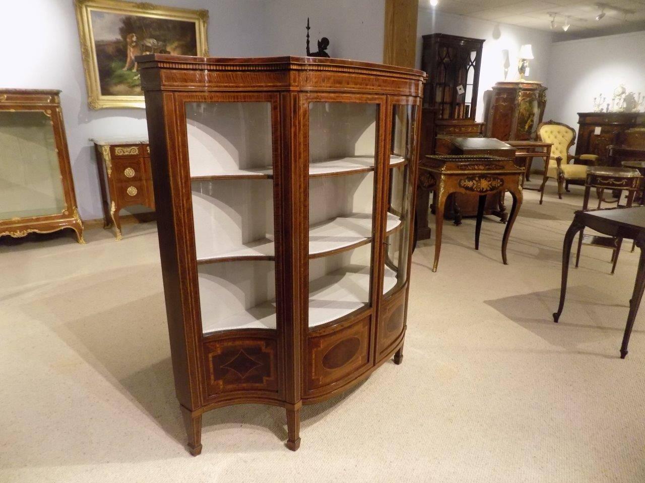 Fine Quality Small Mahogany Inlaid Edwardian Serpentine Display Cabinet 5