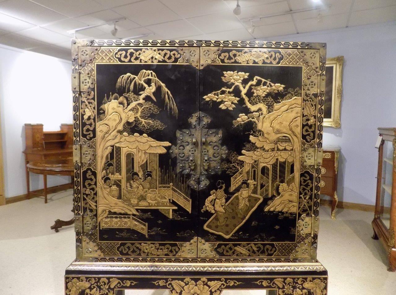 Chinoiserie Gold Lacquered Cocktail Cabinet on Stand 2