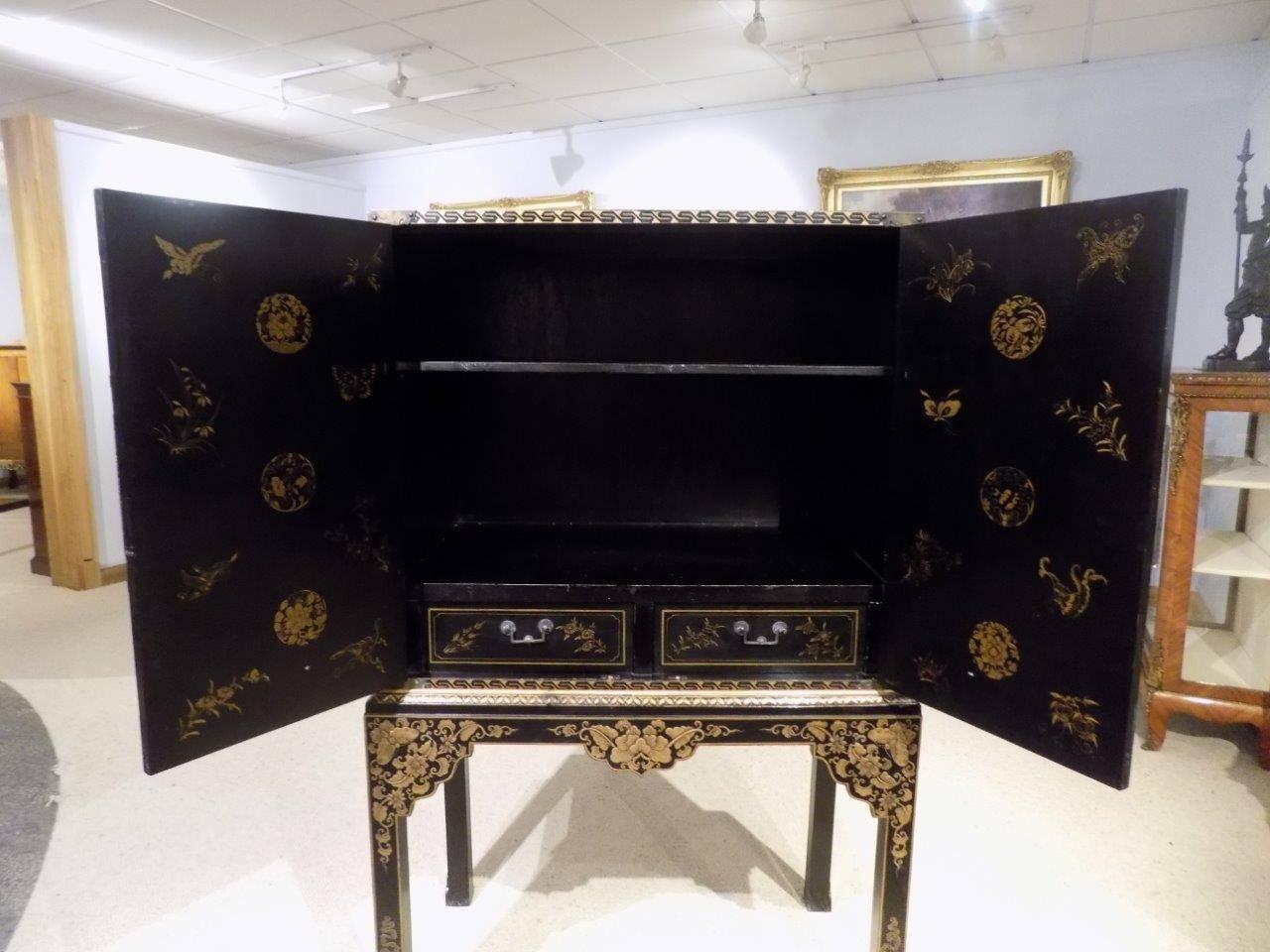 Chinoiserie Gold Lacquered Cocktail Cabinet on Stand 6