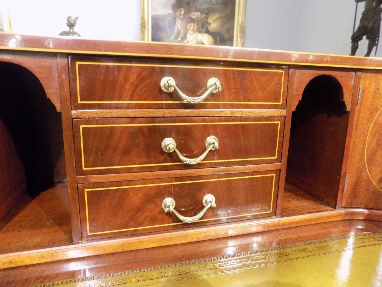Fine Quality Edwardian Period Flamed Mahogany Carlton House Desk 2