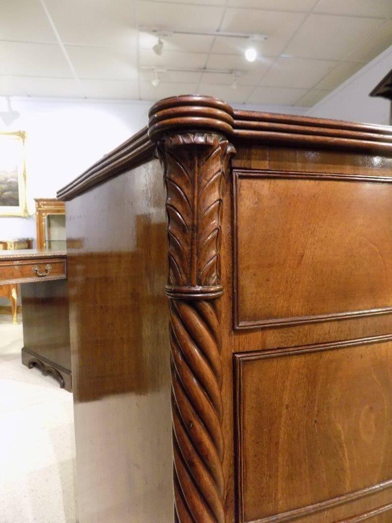 Beautiful Scottish Regency Period Flame Mahogany Bow Front Chest of Drawers In Excellent Condition In Darwen, GB