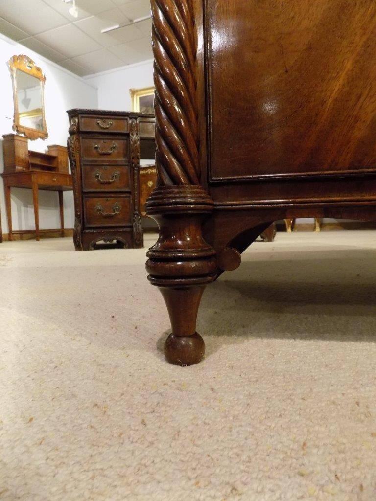 Beautiful Scottish Regency Period Flame Mahogany Bow Front Chest of Drawers 1