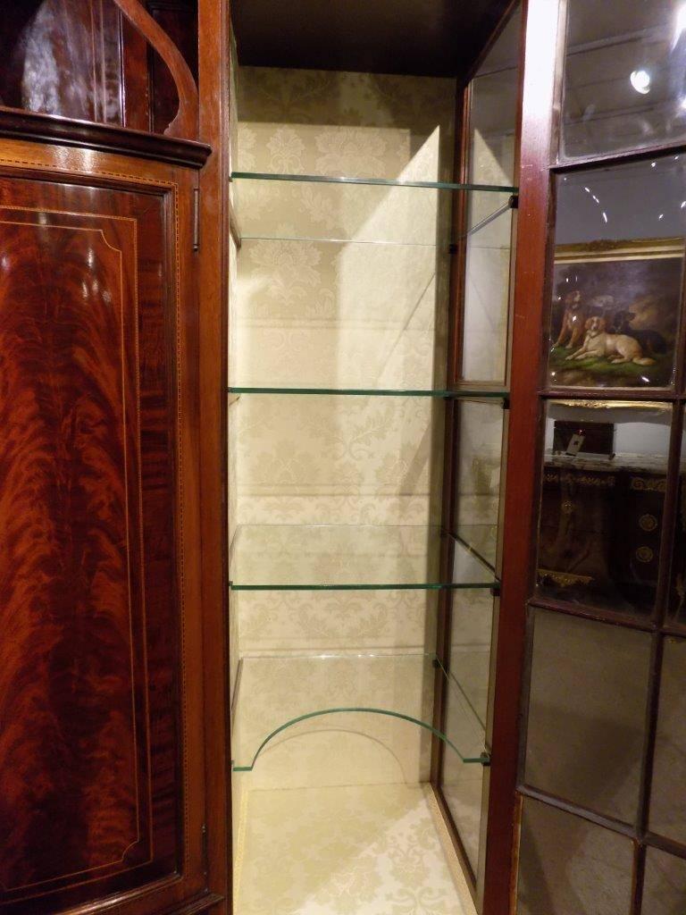Early 20th Century Fine Quality Mahogany Inlaid Edwardian Period Display Cabinet
