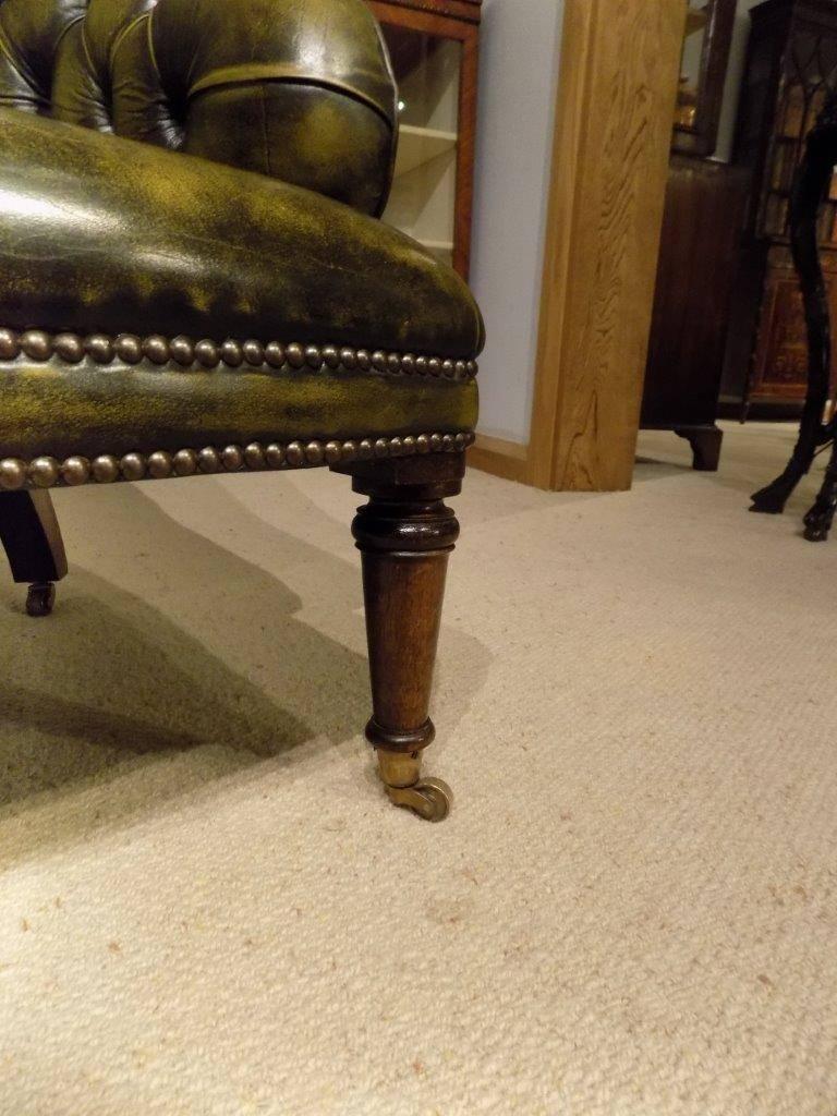 Green Leather Deep Buttoned Victorian Period Antique Tub Chair In Excellent Condition In Darwen, GB