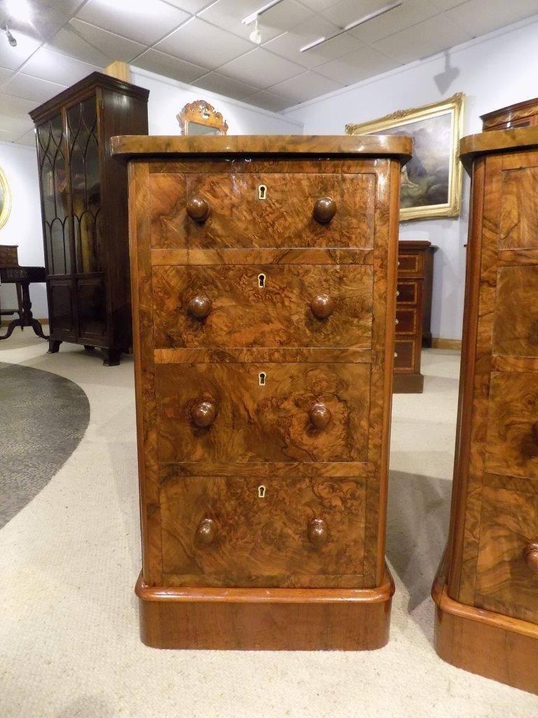 A good pair of Victorian period burr walnut antique bedside cabinets. Each with a beautifully figured burr walnut top with rounded corners, above twin rectangular hinged doors disguised as drawers and opening to reveal a shelved interior. The fronts