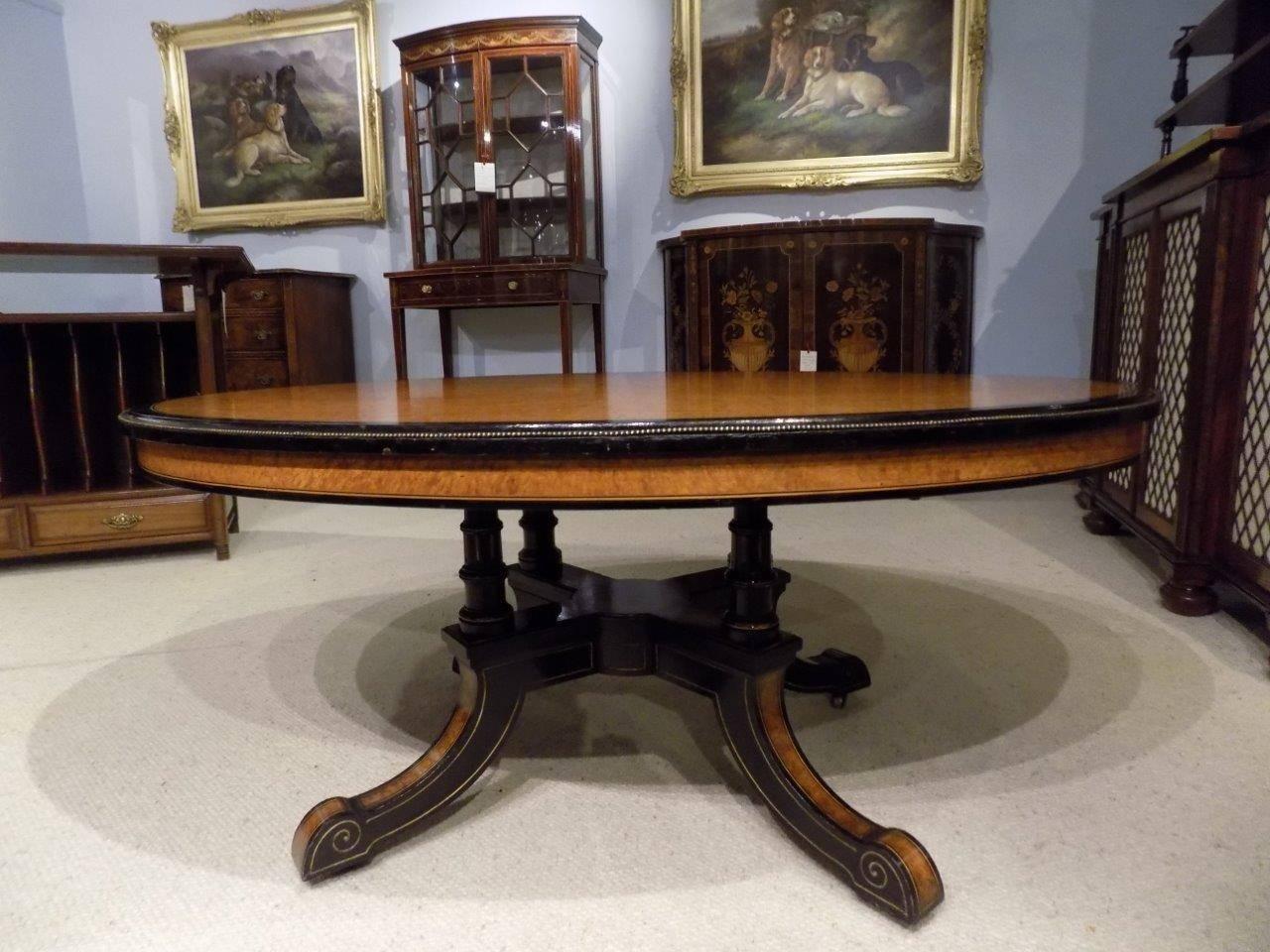 Beautiful Amboyna and Ebony Victorian Period Antique Coffee Table 5